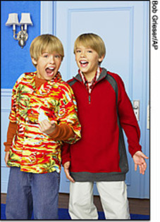 2241_908 - Zack si Cody ce viata minunata