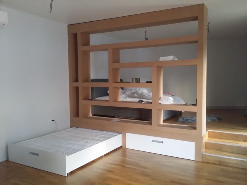 Biblioteca cu pat - Lucrarile melE