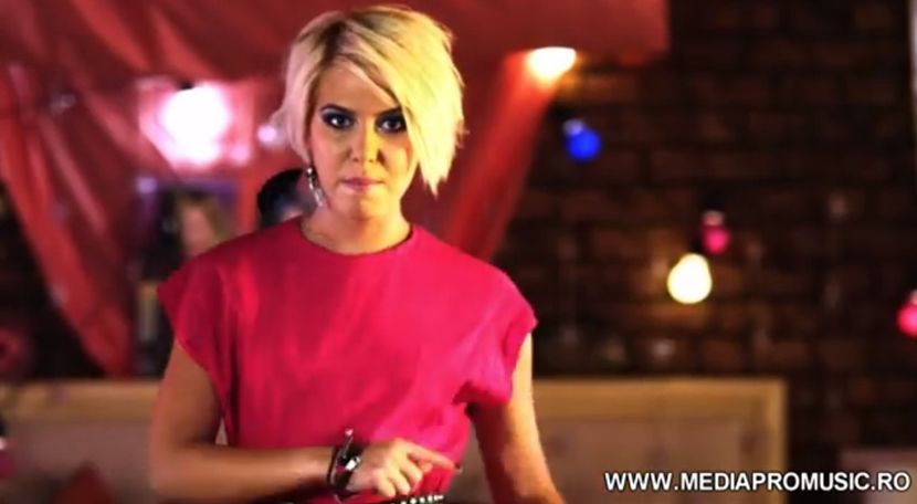 bandicam 2018-07-22 01-36-40-984 - 01 Love is music