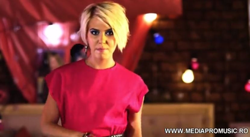 bandicam 2018-07-22 01-36-41-182 - 01 Love is music