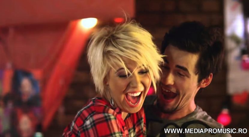 bandicam 2018-07-22 01-53-53-824 - 01a Love is music