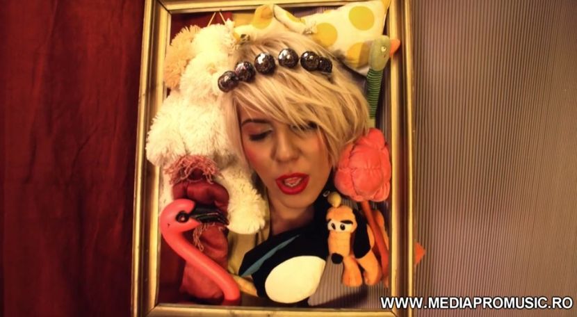 bandicam 2018-07-22 01-54-01-192 - 01a Love is music