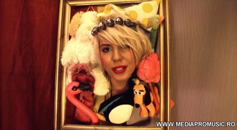 bandicam 2018-07-22 01-54-02-090 - 01a Love is music