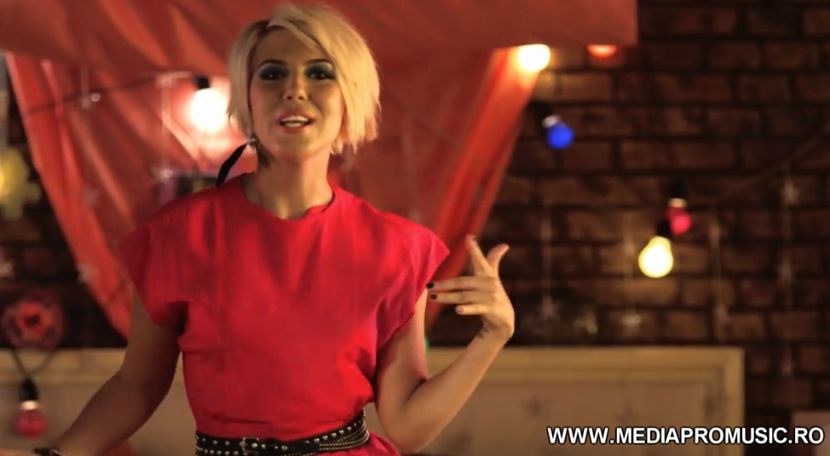 bandicam 2018-07-22 01-54-03-067 - 01a Love is music