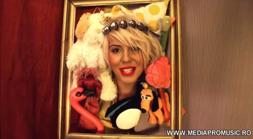 bandicam 2018-07-22 01-54-22-484 - 01a Love is music