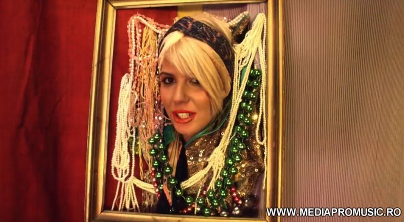 bandicam 2018-07-22 01-54-22-741 - 01a Love is music