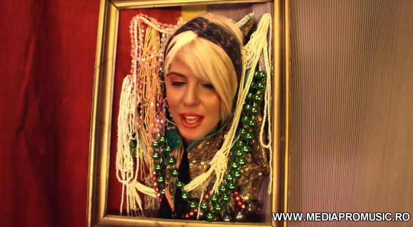 bandicam 2018-07-22 01-54-22-985 - 01a Love is music