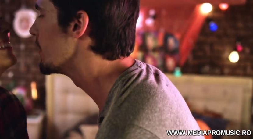 bandicam 2018-07-22 01-54-25-242 - 01a Love is music