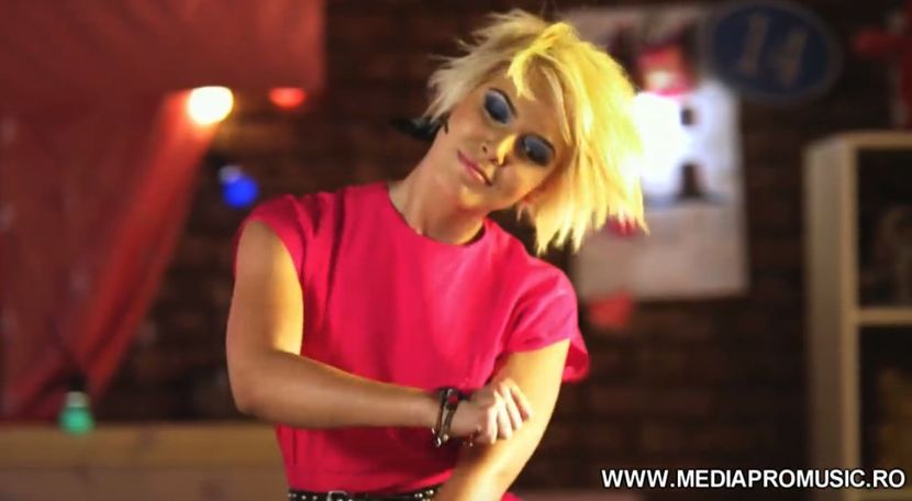 bandicam 2018-07-22 01-54-27-040 - 01a Love is music