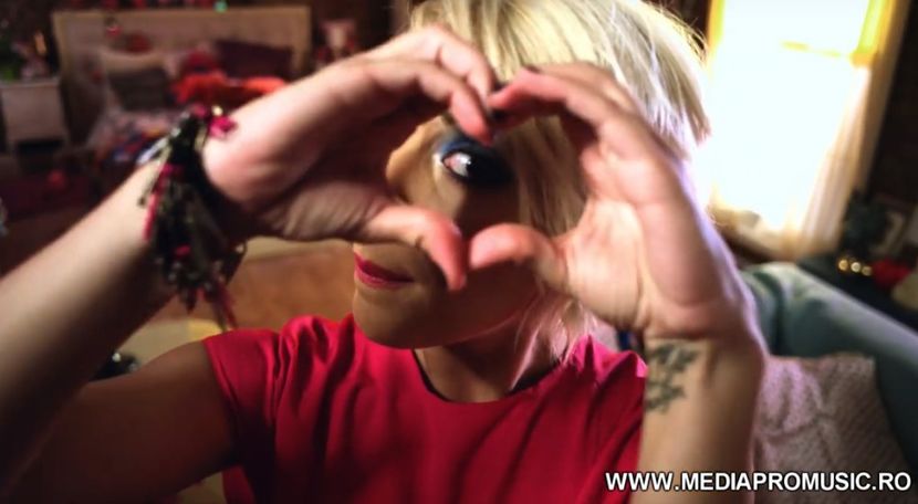 bandicam 2018-07-22 01-54-36-047 - 01a Love is music