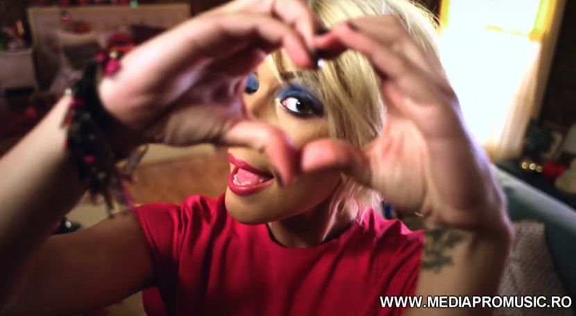 bandicam 2018-07-22 01-54-36-259 - 01a Love is music