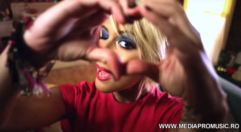 bandicam 2018-07-22 01-54-36-477 - 01a Love is music