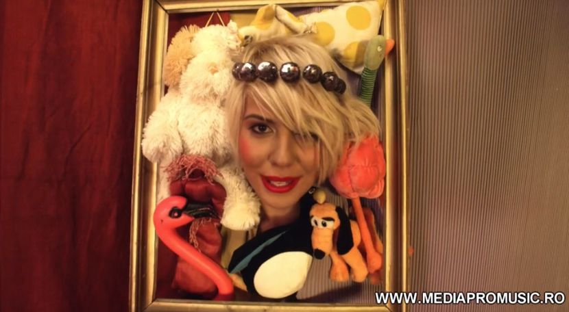 bandicam 2018-07-22 01-54-36-743 - 01a Love is music