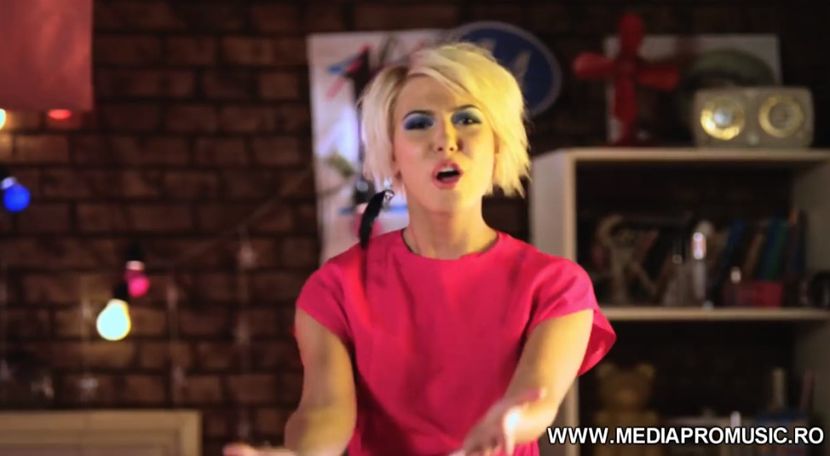 bandicam 2018-07-22 01-54-40-126 - 01a Love is music