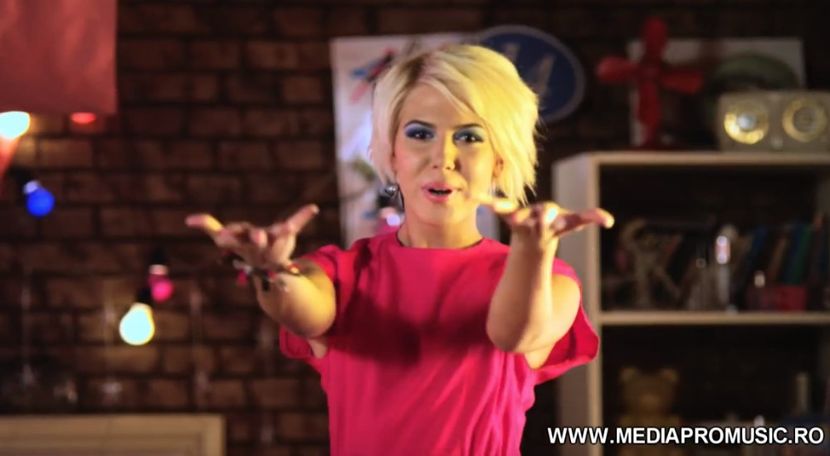 bandicam 2018-07-22 01-54-40-346 - 01a Love is music