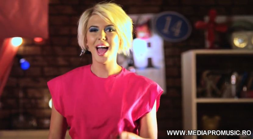 bandicam 2018-07-22 01-54-40-982 - 01a Love is music