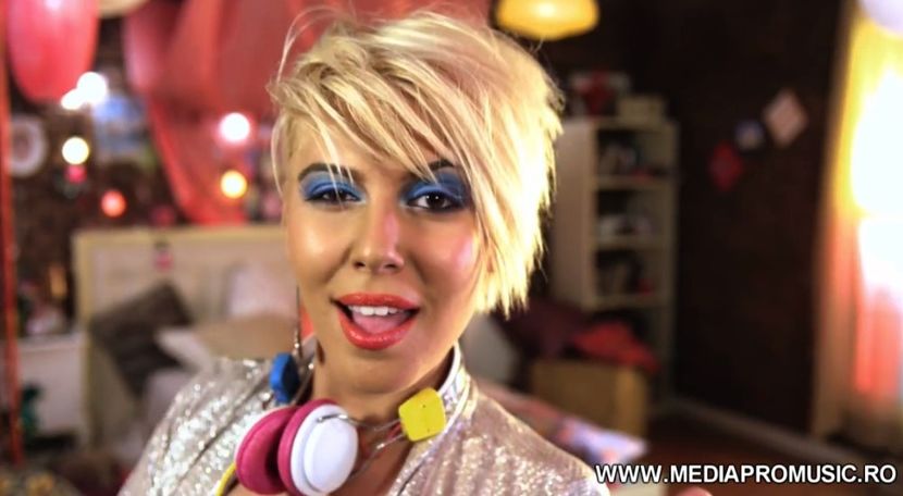 bandicam 2018-07-22 01-54-48-536 - 01a Love is music