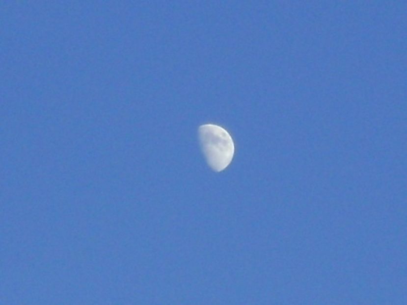 Luna in crestere in Balanta - Luna - Soarele si norii - 1