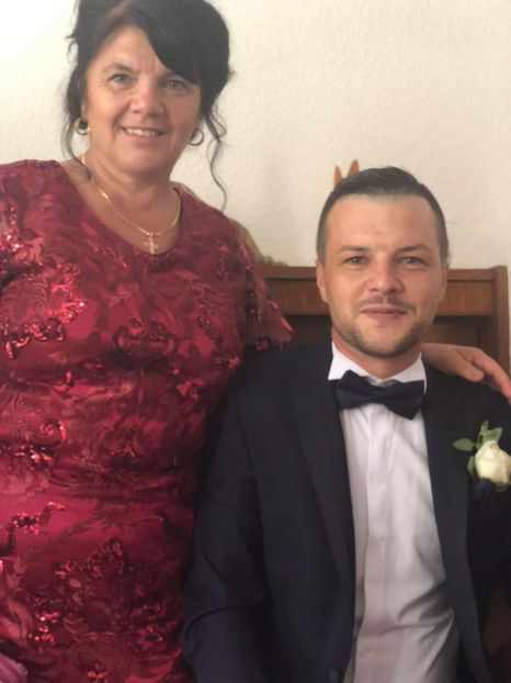 6929450E-D475-42DE-A335-B43814A2B35B - Eu cu familia