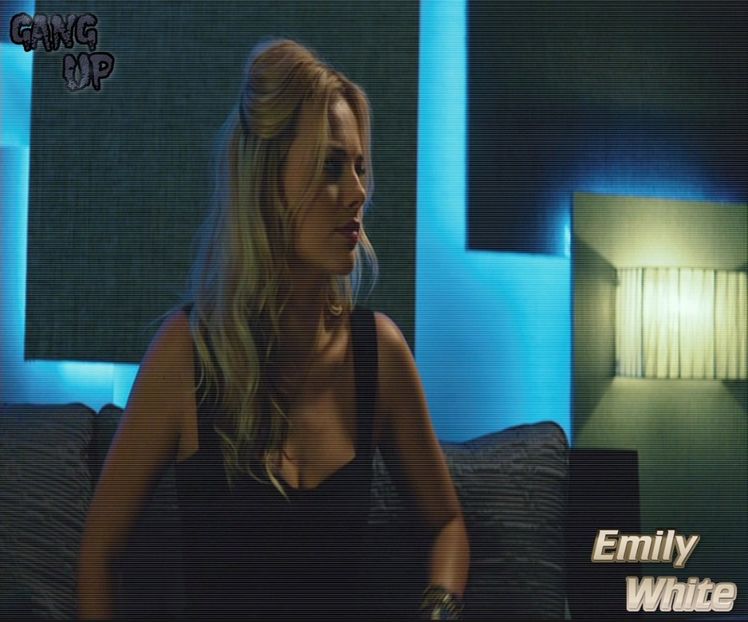 - Râd privind în spate în oglinda retrovizoare și schimb viteza, ambalând mai tare mașina. + - Epii 28 _ Cant feel my face