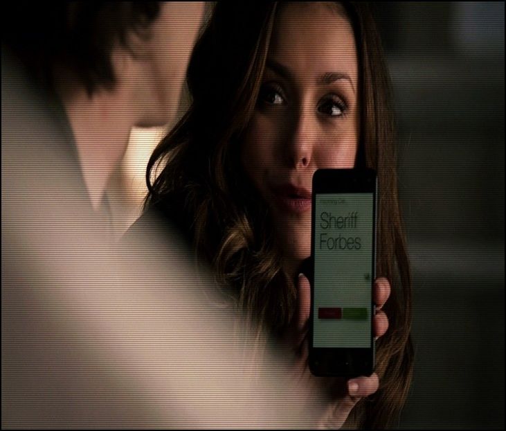 ♡》*o bușește râsul și dă din cap negativ* Nu ești sănătos =)) Esther iubire, auzi... - xo - Episode 05 here