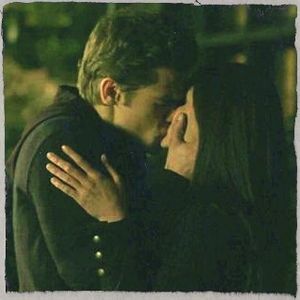 ╬ ﻉ√٥ﺎ; Continui sa o sarut tragand-o mai aproape de mine. - xo - Episode 05 here