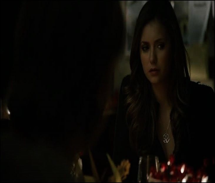 ♡》Stefan, eu, înțeleg și aș vrea să pot.. dar.. nu pot. *îi mângâie obrazul cu degetul - xo - Episode 05 here