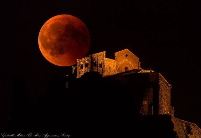 Eclipsa totala de Luna conjuncta cu Marte (Italia) - Luna - Soarele si norii - 1