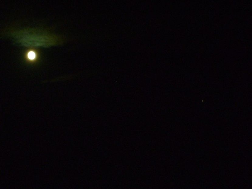Luna plina in conjunctie cu Marte in Varsator - Luna - Soarele si norii - 1