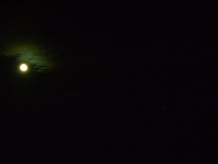 Luna plina in conjunctie cu Marte in Varsator - Luna - Soarele si norii - 1