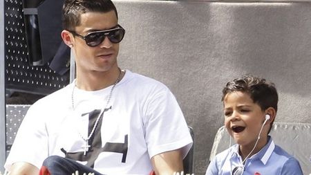 ronaldo-son_36ebq0axewc11ax3mvyparh3l - Ronaldo jr