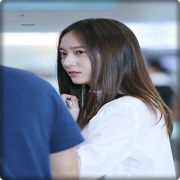 → Ăă.. îi pasă.. profei. [dă din gene] Normal. Am ales 12 ani de sclavie. - THSJ - Episodul 01