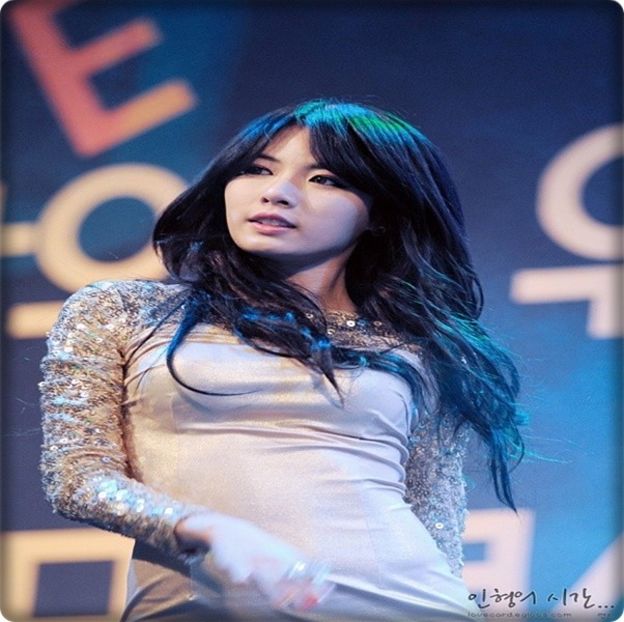 → Aoleuuu, unde e Cleo că nu mi-am făcut proiectul și vine profaaaaa, aiii, vine crizataaa. - THSJ - Episodul 01