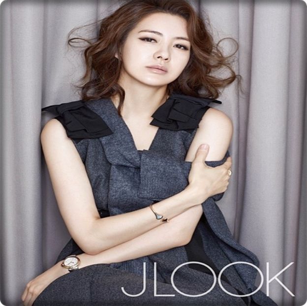 → [se uită la director] Să nu uităm câte probleme a creat Sabrina asta. Și dacă nepotul - THSJ - Episodul 03