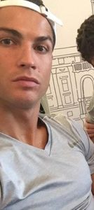 Stai asa..bate la usa *se uita pe vizor*Fa..E Alex.. - episodul 54