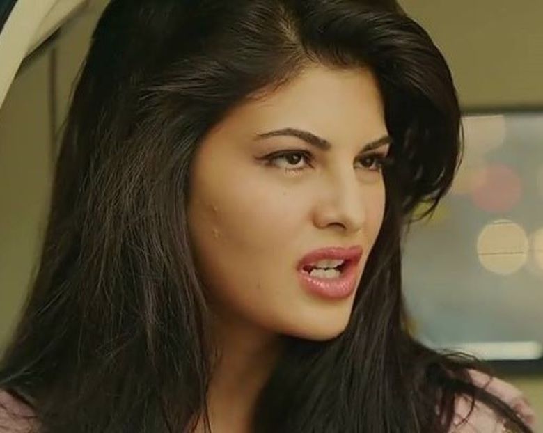 *isi impreuneaza mainile si se uita la el*Hai unde? - episodul 54