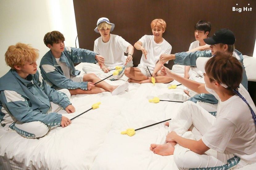  - x Behind-the-Photos of BTS 2018 Seasons Greetings Calender