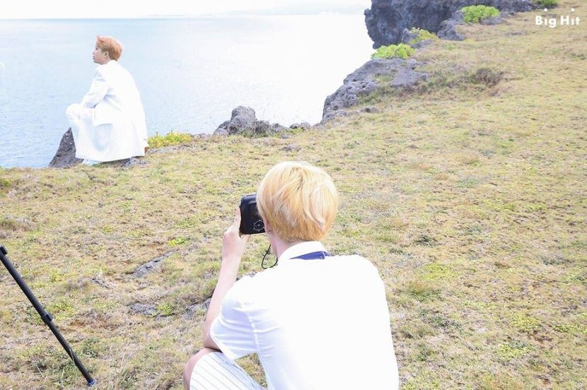  - x Behind-the-Photos of BTS 2018 Seasons Greetings Calender