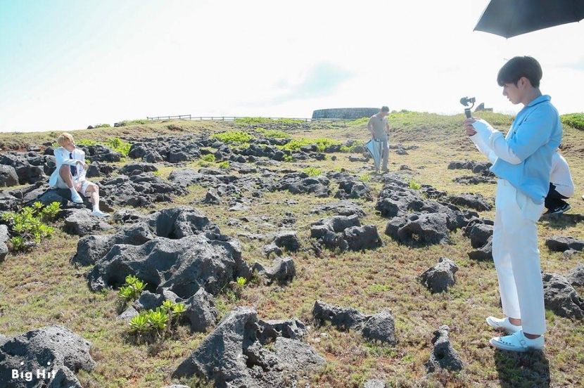  - x Behind-the-Photos of BTS 2018 Seasons Greetings Calender