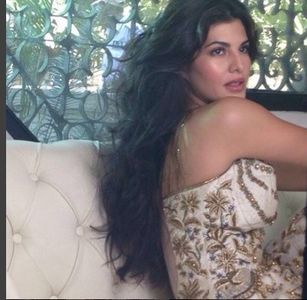 Bine..sampania pentru caini am ales-o..A zis Derek sa facem nunta la el in curte - episodul 55