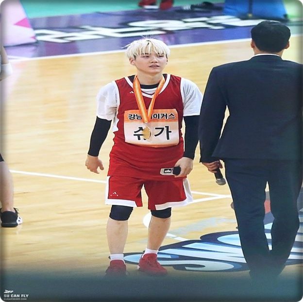 → E-n regulă, ieșim oricum diseară. [o bate pe umăr] Ștergătoarele lui Won nu merg prea - THSJ - Episodul 04