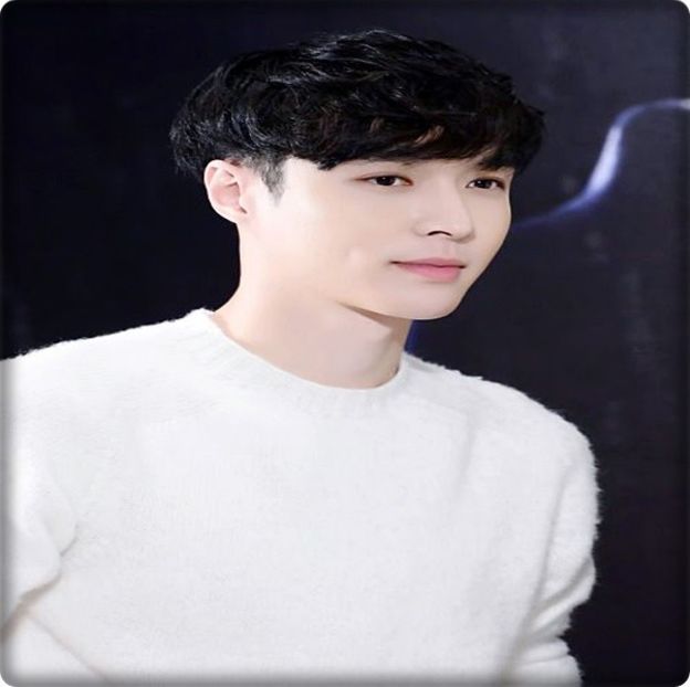 → [se apropie de ele] Hei, fetelor. Sâmbătă seară dau o mică petrecere.. adică, mă rog, - THSJ - Episodul 04