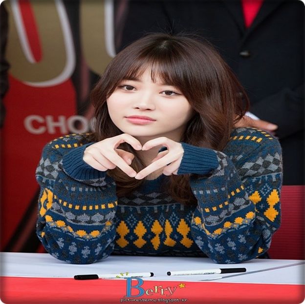 → Păi.. :s Tu o să fii probabil beat. [pune mâna la gură] o.O Ocupat adică X_X - THSJ - Episodul 04