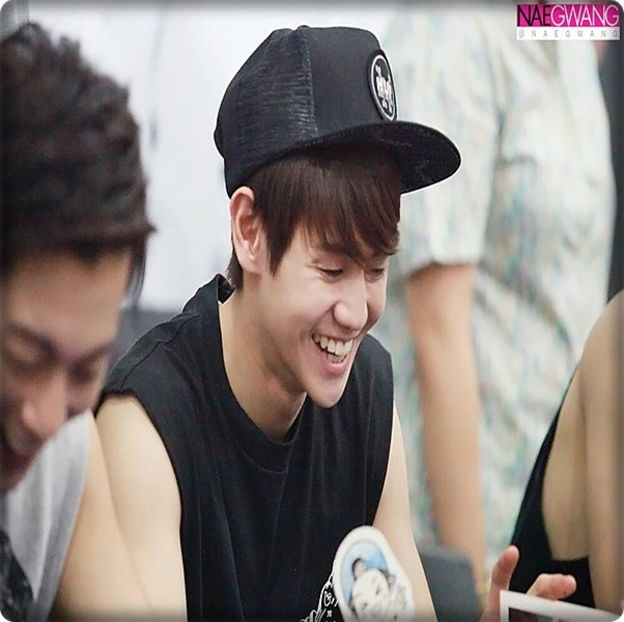 → [se uită la el, râde] Taci, pro;stane că pic aici. DECI. NE-AM GÂNDIT CA PETRECEREA - THSJ - Episodul 05