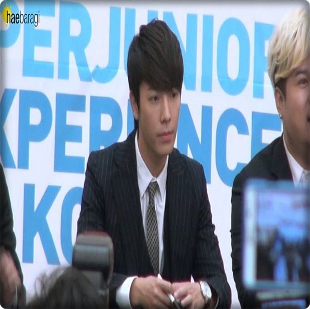 → [surâde, dă geamul jos și pleacă de pe loc. Parchează mașina în parcarea blocului - THSJ - Episodul 05