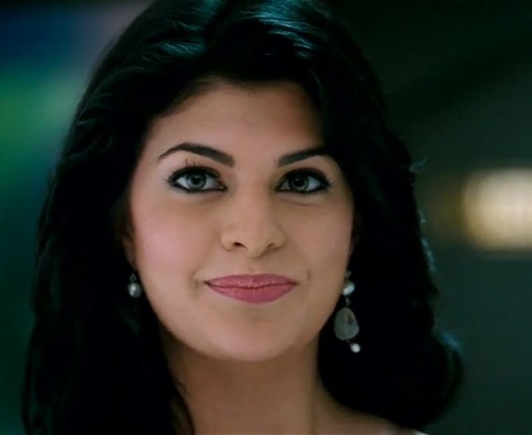 *il impinge pe Alex ; asta cade* Heeei, sa stii ca sunt fana ta cea mai mare ;x *il ia in brate* - episodul 56