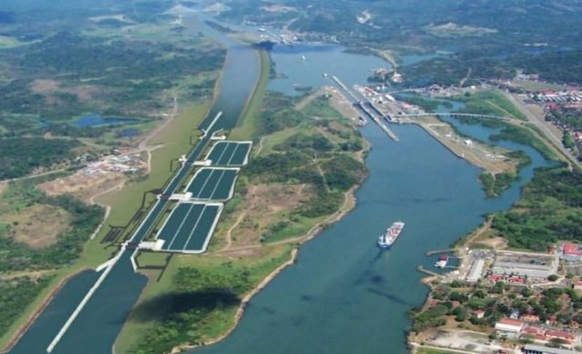 Canalul Panama, in America centrala, leaga Oceanul Atlantic de Oceanul Pacific - Canale navigabile artificiale