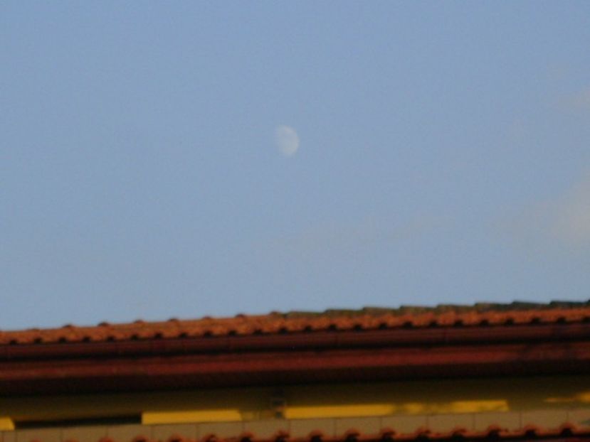 Luna in crestere in Capricorn - Luna - Soarele si norii - 1