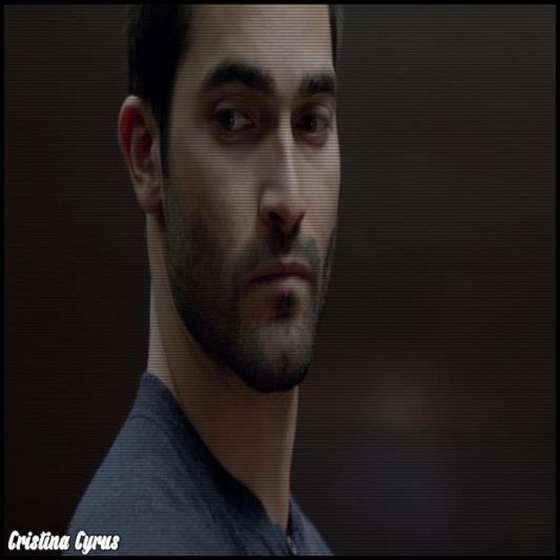 *se uita atent daca doarme Cristina apoi iese subtil din cort,inchide plasa usor ca un ninja*=)) - episodul 57