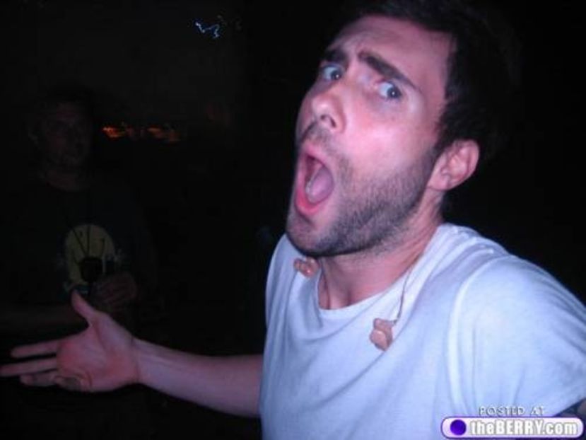 *se loveste la picior si ramane i.p., vrand sa tipe..dar se abtine=))))* - episodul 57